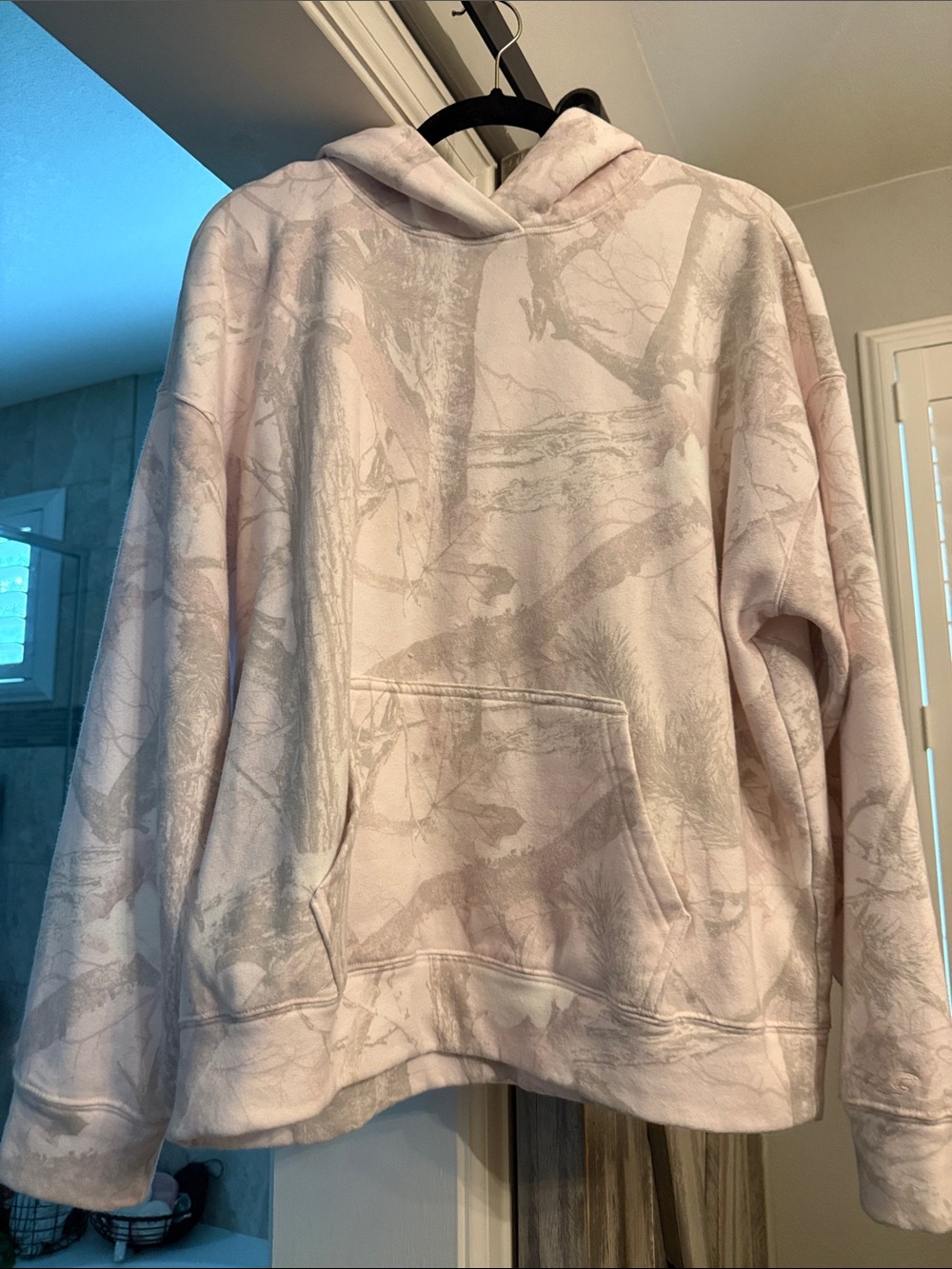 Hollister Light Mauve camo Pullover Hoodie size small